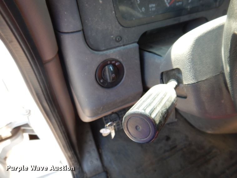 image for item IQ9673 2011 Freightliner Cascadia  semi truck