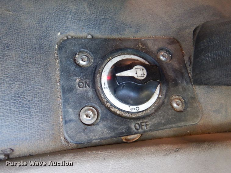 image for item IQ9673 2011 Freightliner Cascadia  semi truck