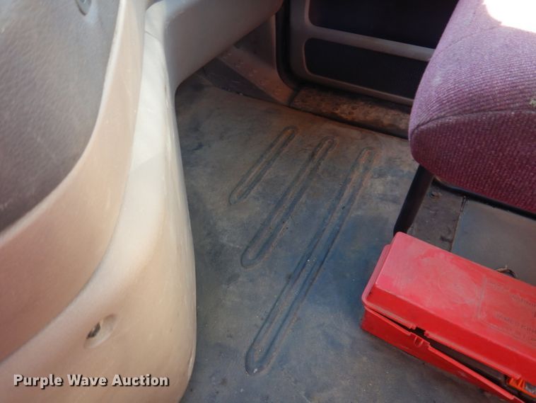 image for item IQ9673 2011 Freightliner Cascadia  semi truck