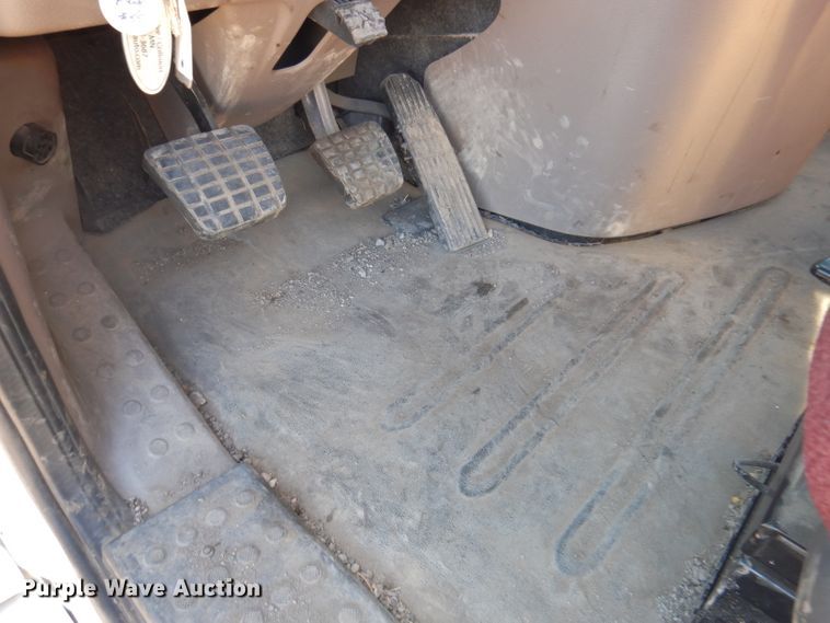 image for item IQ9673 2011 Freightliner Cascadia  semi truck