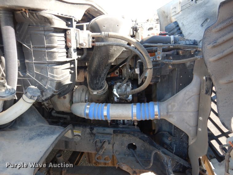 image for item IQ9673 2011 Freightliner Cascadia  semi truck