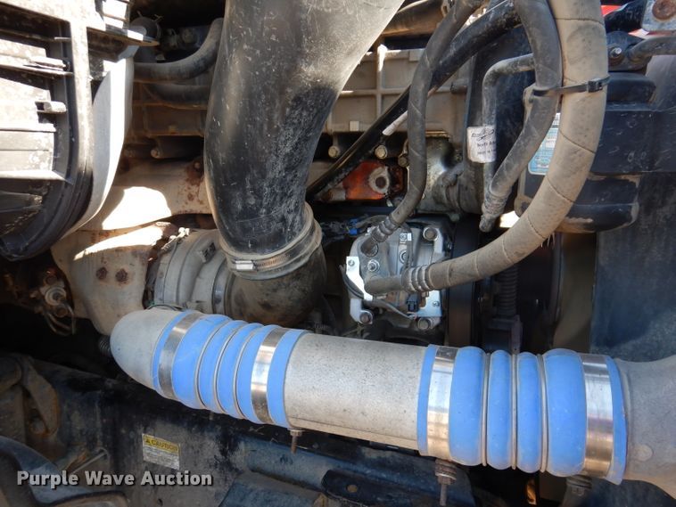 image for item IQ9673 2011 Freightliner Cascadia  semi truck