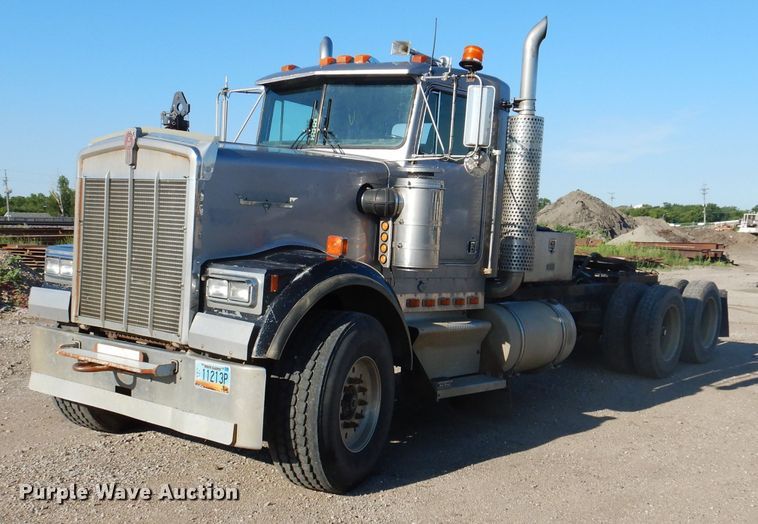 image for item IQ9674 1988 Kenworth W900B  semi truck
