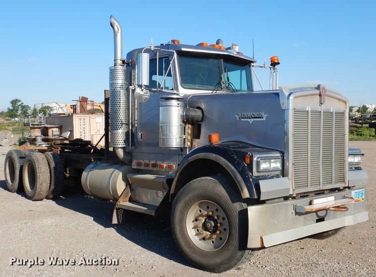 image for item IQ9674 1988 Kenworth W900B  semi truck