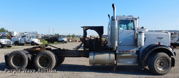 image for item IQ9674 1988 Kenworth W900B  semi truck