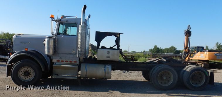 image for item IQ9674 1988 Kenworth W900B  semi truck