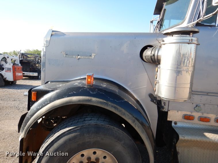 image for item IQ9674 1988 Kenworth W900B  semi truck