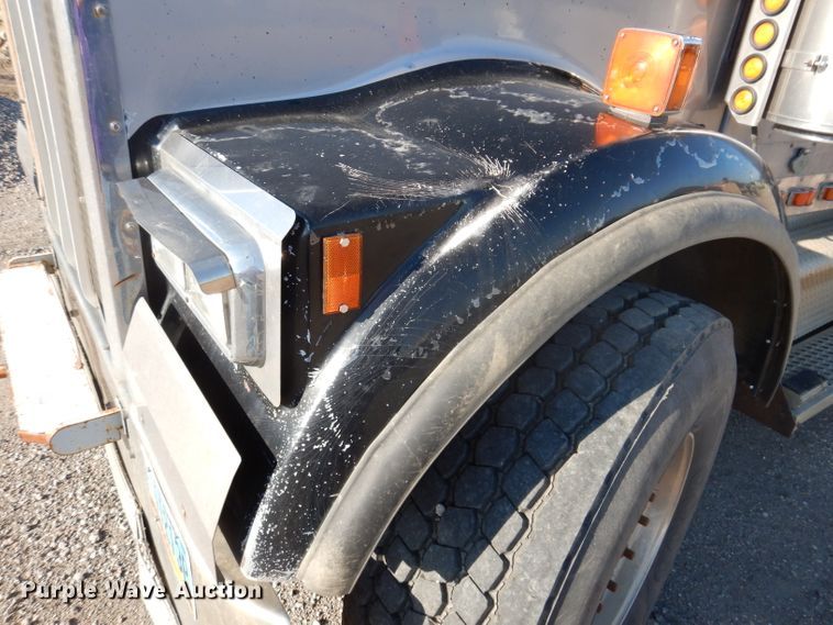 image for item IQ9674 1988 Kenworth W900B  semi truck