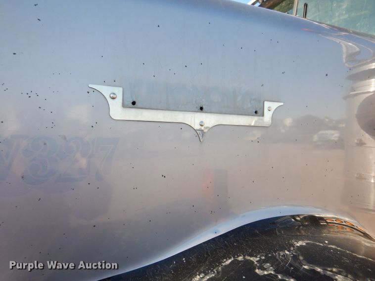 image for item IQ9674 1988 Kenworth W900B  semi truck