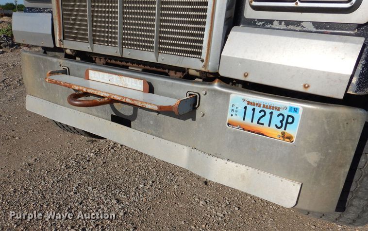 image for item IQ9674 1988 Kenworth W900B  semi truck