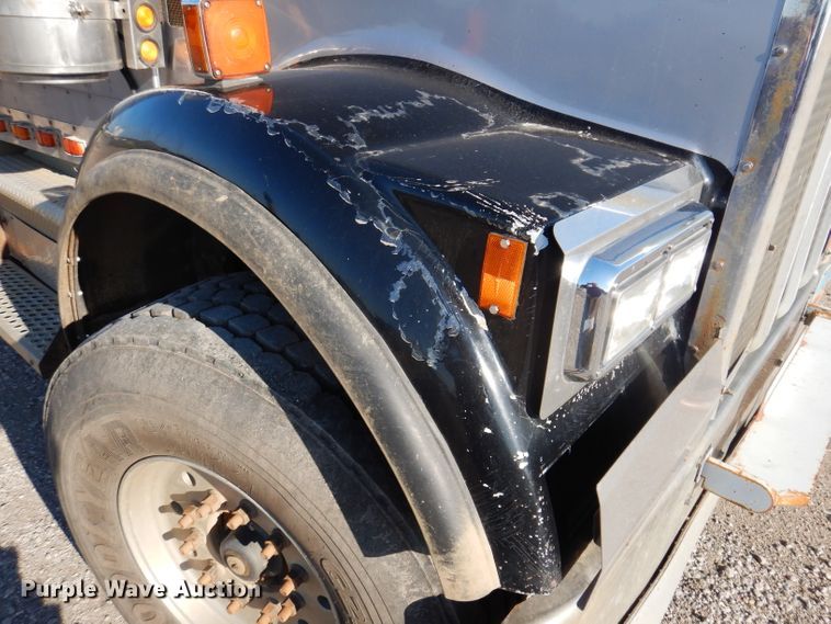 image for item IQ9674 1988 Kenworth W900B  semi truck