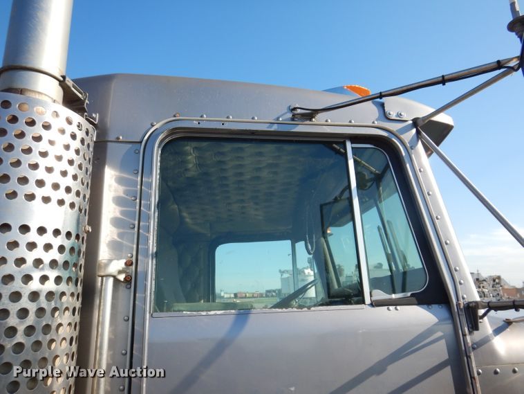 image for item IQ9674 1988 Kenworth W900B  semi truck