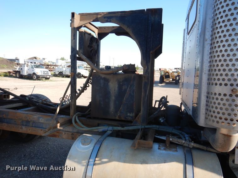 image for item IQ9674 1988 Kenworth W900B  semi truck