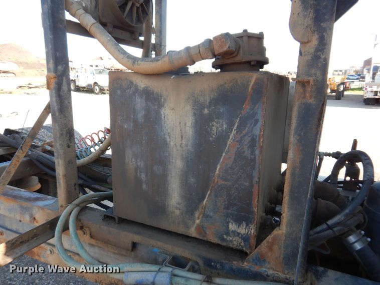 image for item IQ9674 1988 Kenworth W900B  semi truck