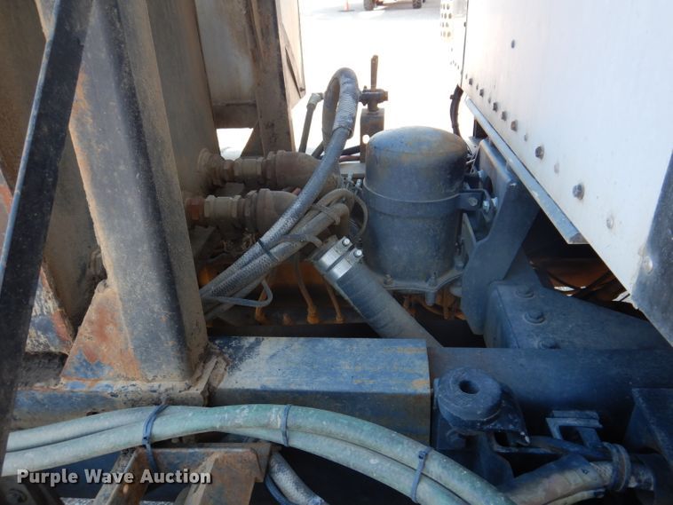 image for item IQ9674 1988 Kenworth W900B  semi truck