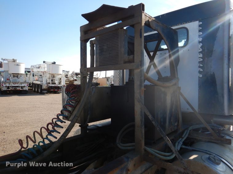 image for item IQ9674 1988 Kenworth W900B  semi truck