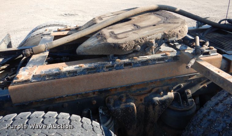 image for item IQ9674 1988 Kenworth W900B  semi truck