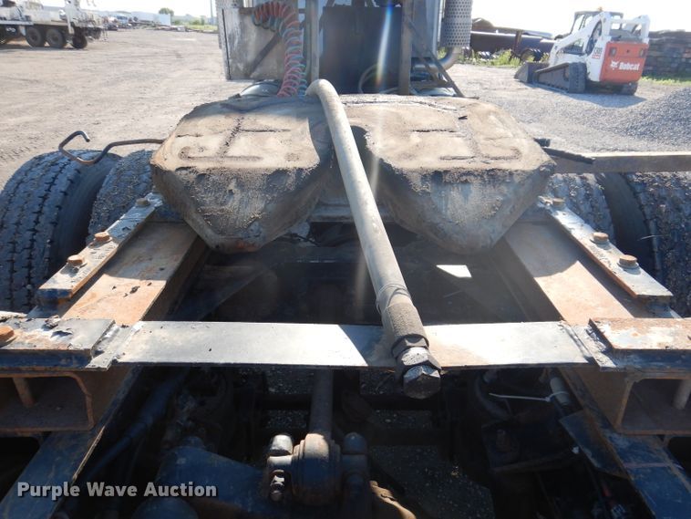 image for item IQ9674 1988 Kenworth W900B  semi truck