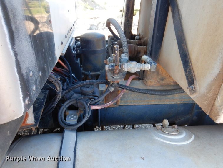 image for item IQ9674 1988 Kenworth W900B  semi truck