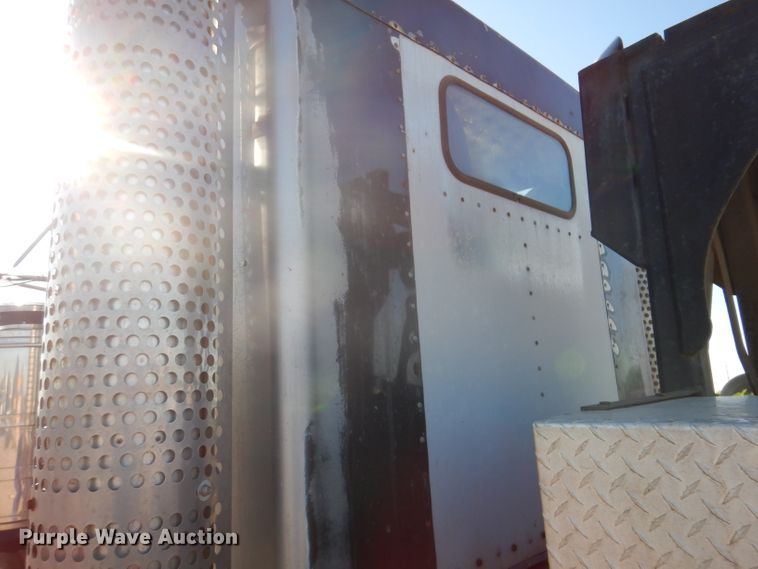 image for item IQ9674 1988 Kenworth W900B  semi truck