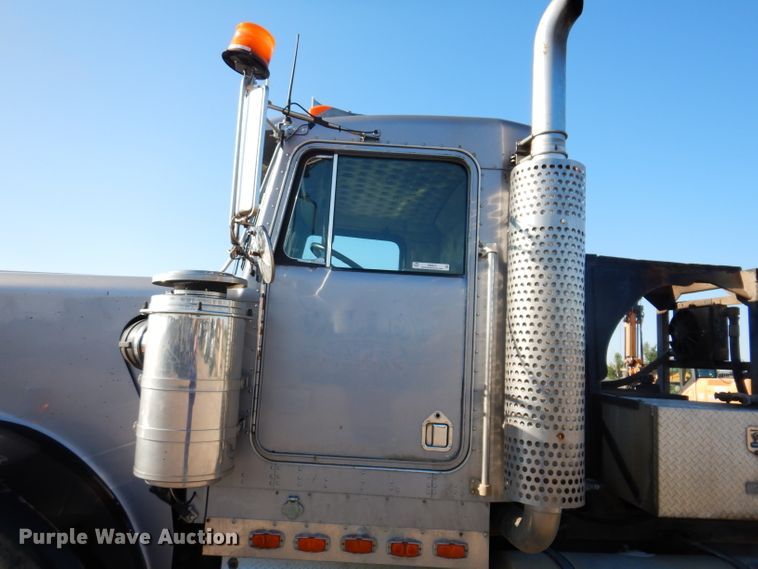 image for item IQ9674 1988 Kenworth W900B  semi truck