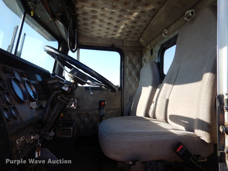 image for item IQ9674 1988 Kenworth W900B  semi truck