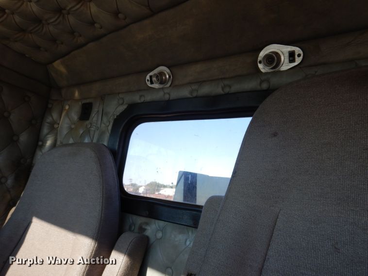 image for item IQ9674 1988 Kenworth W900B  semi truck