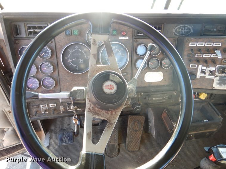 image for item IQ9674 1988 Kenworth W900B  semi truck