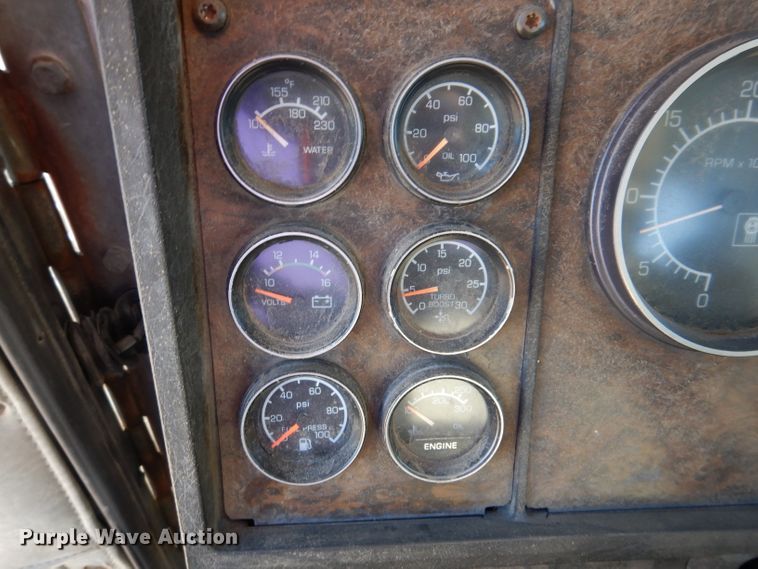 image for item IQ9674 1988 Kenworth W900B  semi truck