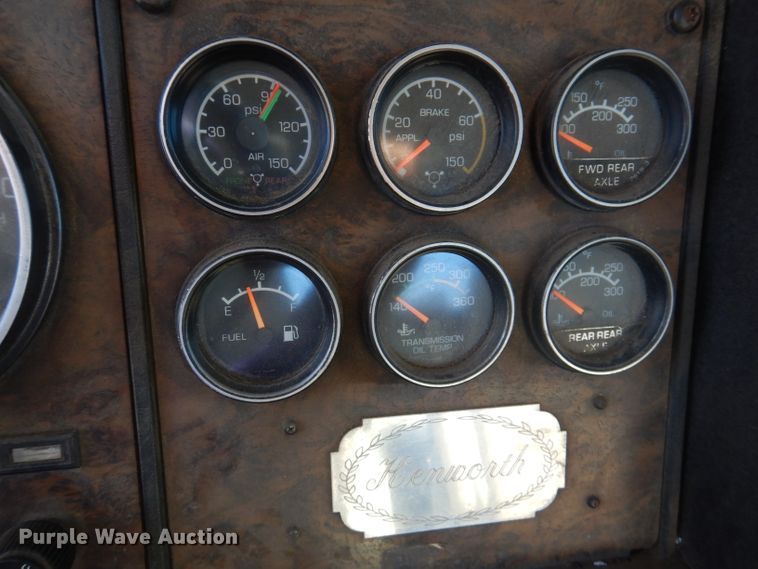 image for item IQ9674 1988 Kenworth W900B  semi truck