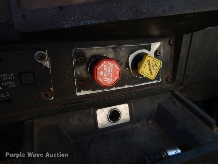 image for item IQ9674 1988 Kenworth W900B  semi truck