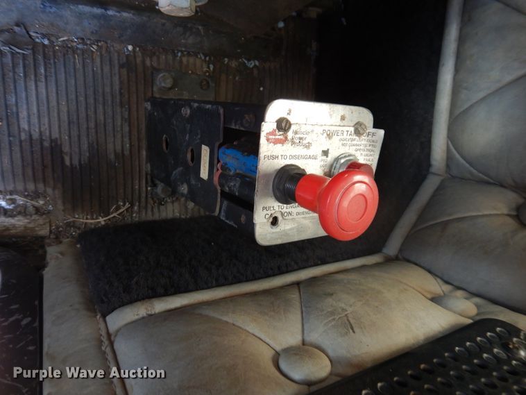 image for item IQ9674 1988 Kenworth W900B  semi truck