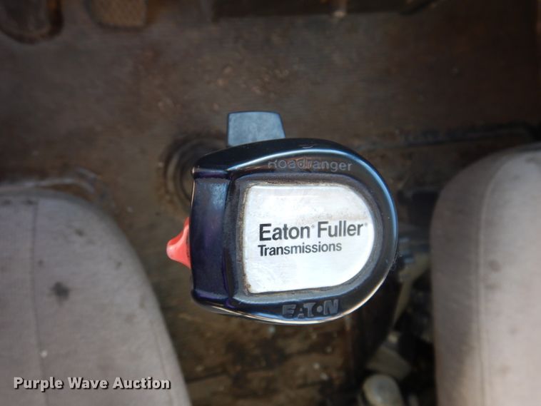 image for item IQ9674 1988 Kenworth W900B  semi truck