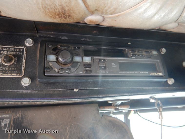 image for item IQ9674 1988 Kenworth W900B  semi truck