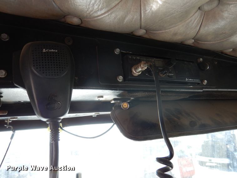 image for item IQ9674 1988 Kenworth W900B  semi truck