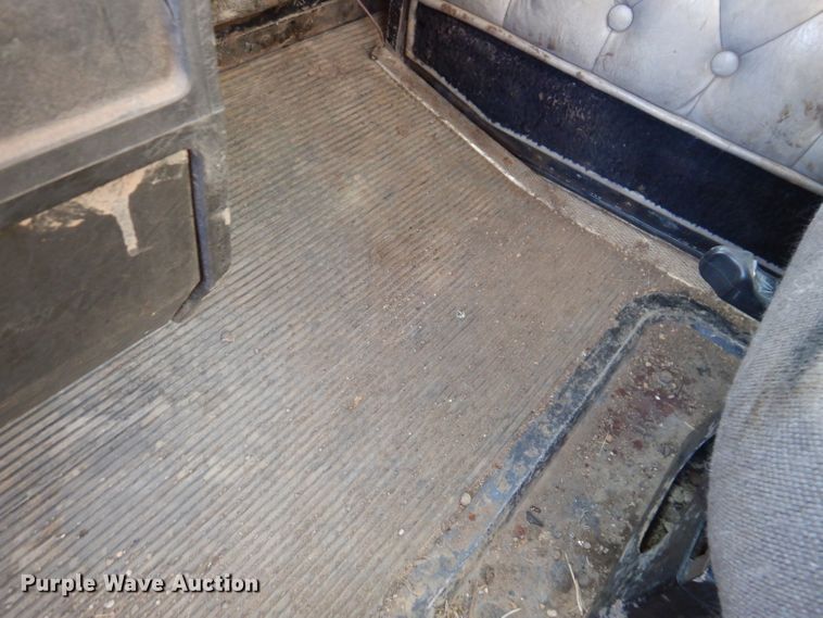 image for item IQ9674 1988 Kenworth W900B  semi truck