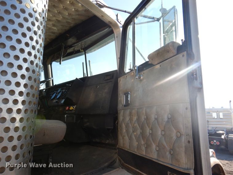 image for item IQ9674 1988 Kenworth W900B  semi truck