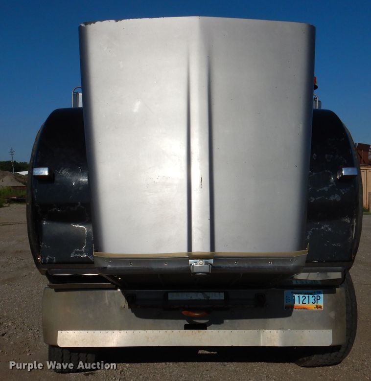 image for item IQ9674 1988 Kenworth W900B  semi truck