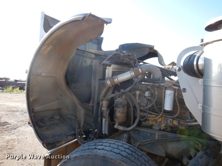 image for item IQ9674 1988 Kenworth W900B  semi truck