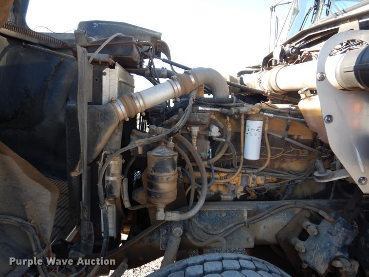 image for item IQ9674 1988 Kenworth W900B  semi truck