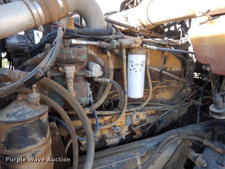 image for item IQ9674 1988 Kenworth W900B  semi truck