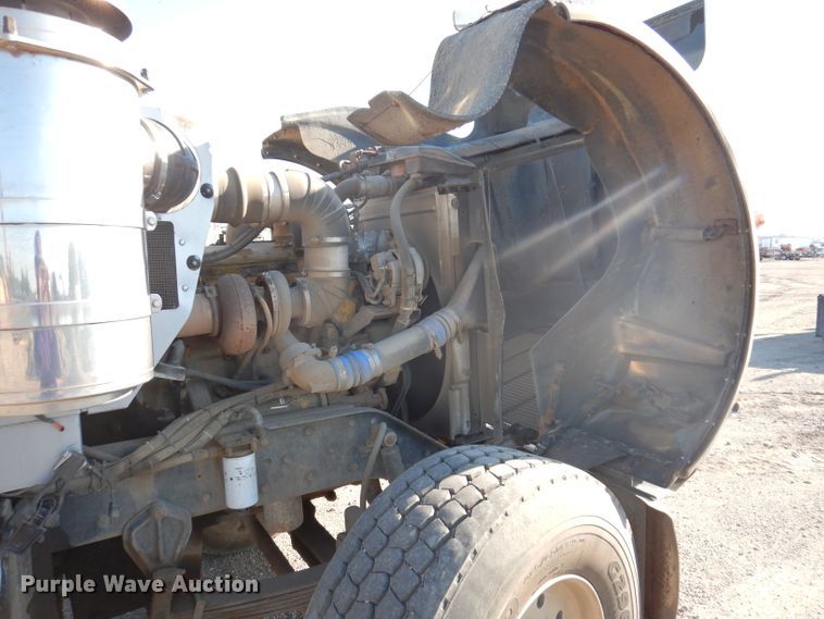 image for item IQ9674 1988 Kenworth W900B  semi truck