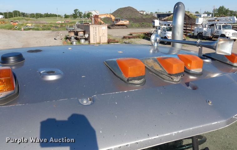 image for item IQ9674 1988 Kenworth W900B  semi truck