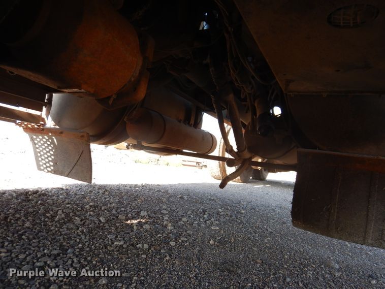 image for item IQ9674 1988 Kenworth W900B  semi truck