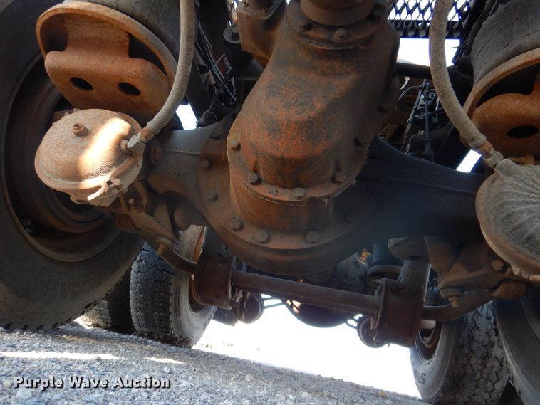 image for item IQ9674 1988 Kenworth W900B  semi truck