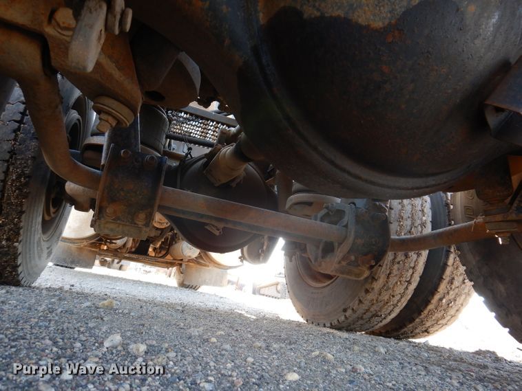 image for item IQ9674 1988 Kenworth W900B  semi truck