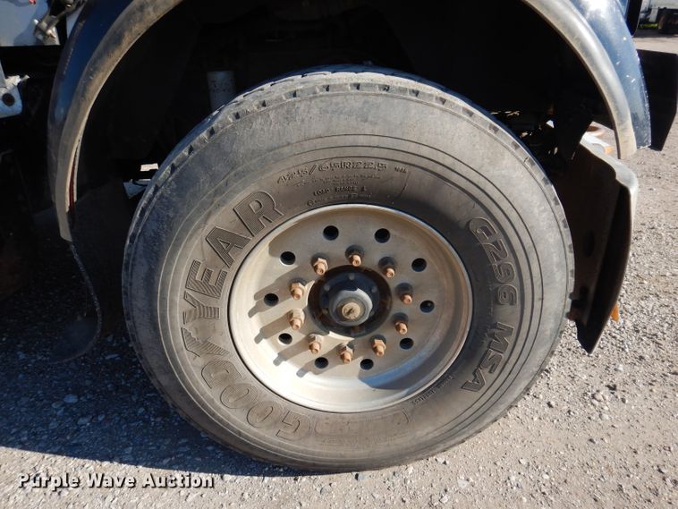 image for item IQ9674 1988 Kenworth W900B  semi truck