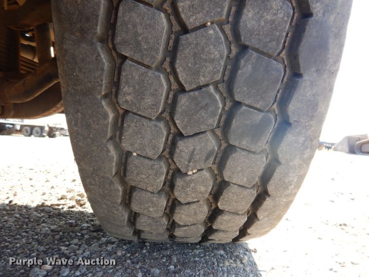 image for item IQ9674 1988 Kenworth W900B  semi truck