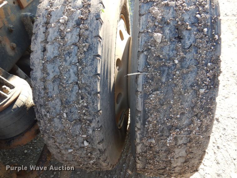 image for item IQ9674 1988 Kenworth W900B  semi truck