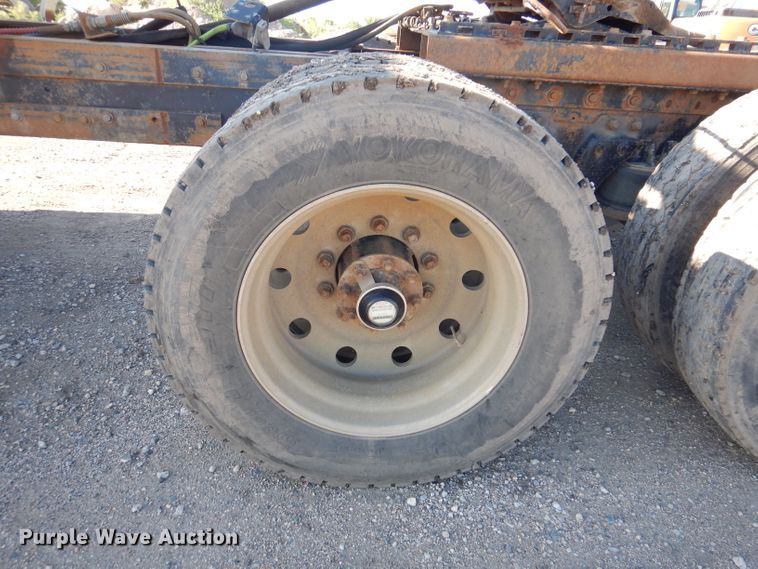 image for item IQ9674 1988 Kenworth W900B  semi truck